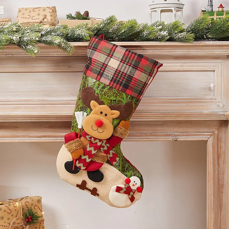 Șosetă Decorativă Mare de Crăciun – Moș Crăciun / Om de Zăpadă / Ren – 47×32 cm, Material Textil Premium